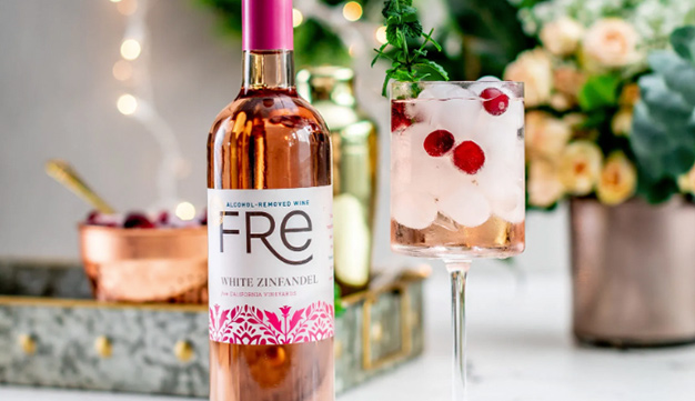 cranberry mojito mocktail made with fre alcohol-removed white zinfandel