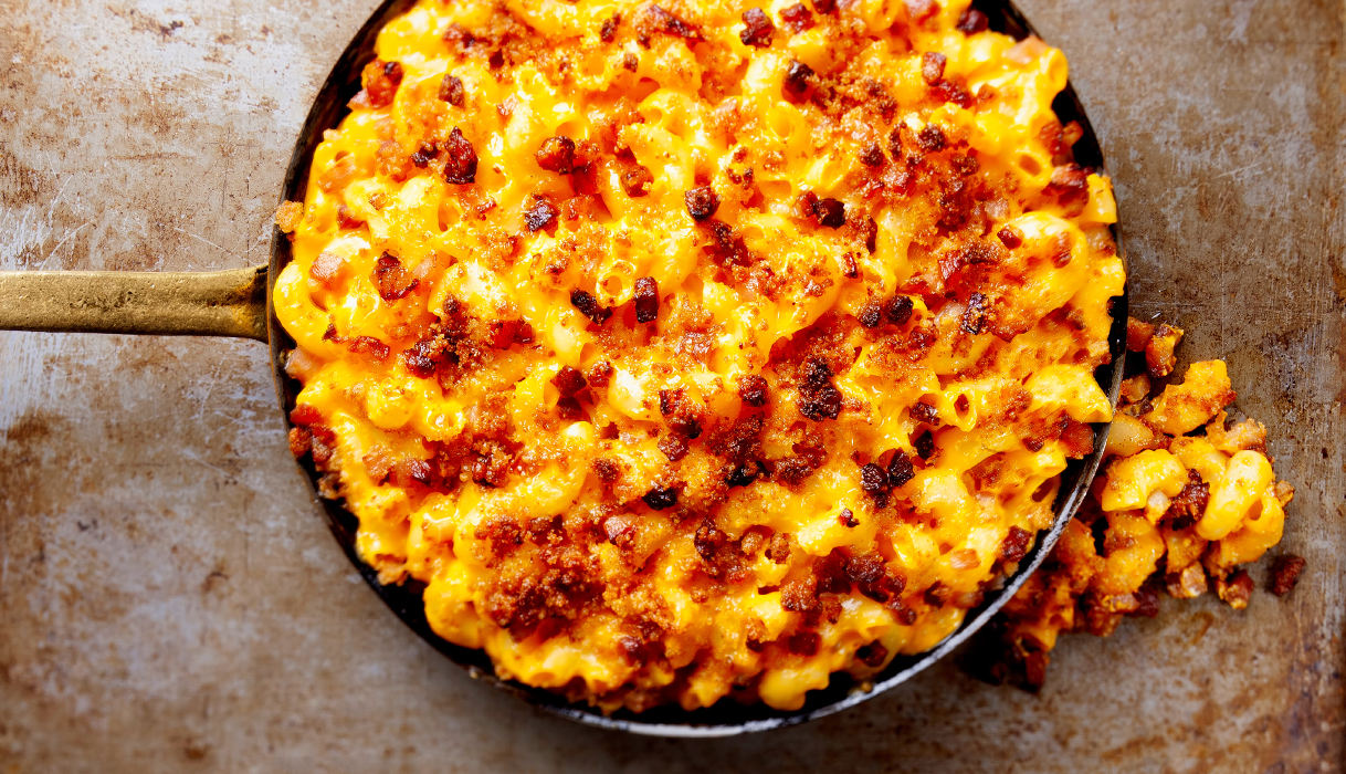 a skillet of bacon macaroni and cheese